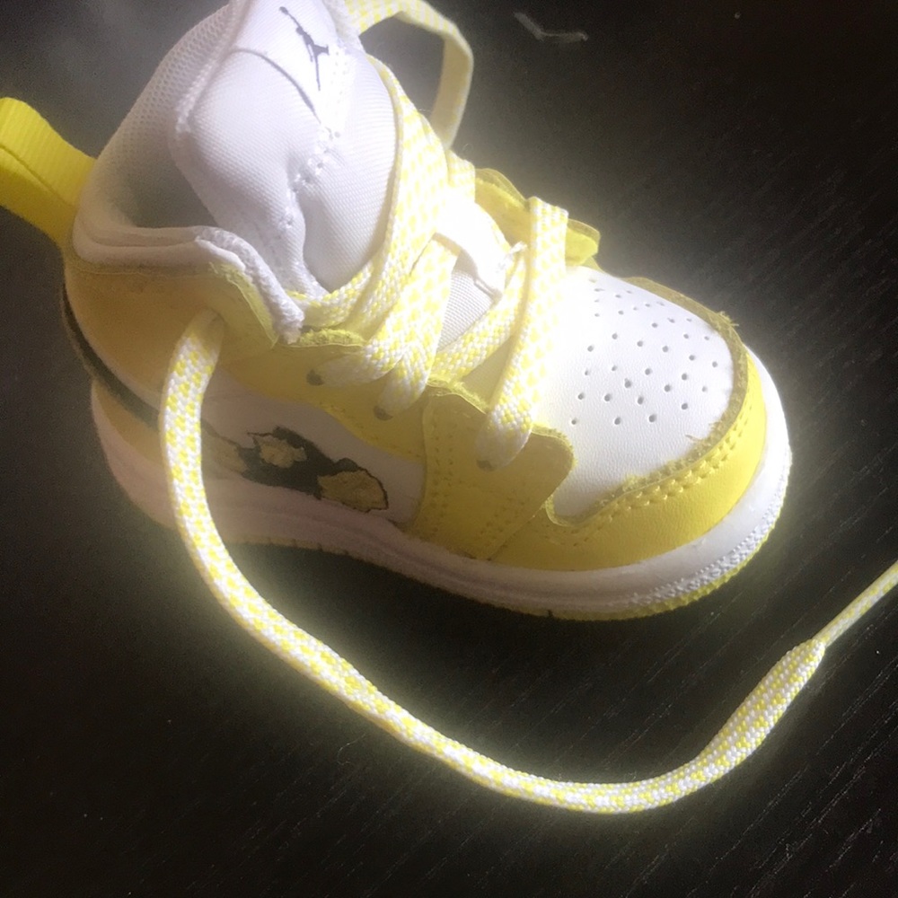 Baby girl Jordan 1 mid size 2 hard bottom